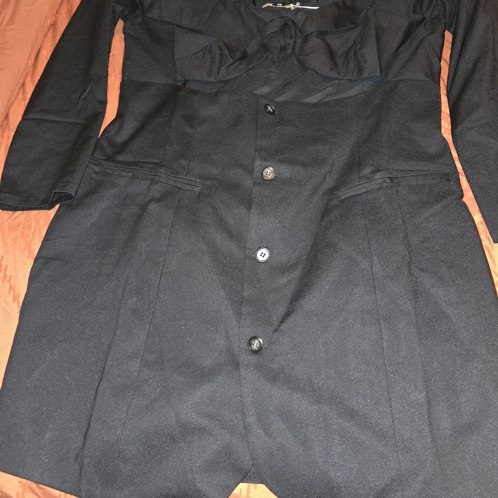 Elegant Black Off-Shoulder Mini Dress - Picture 2 of 4